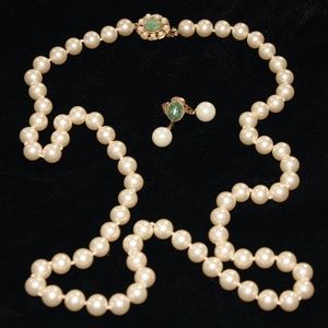 Jade & imitation pearl earring & necklace set